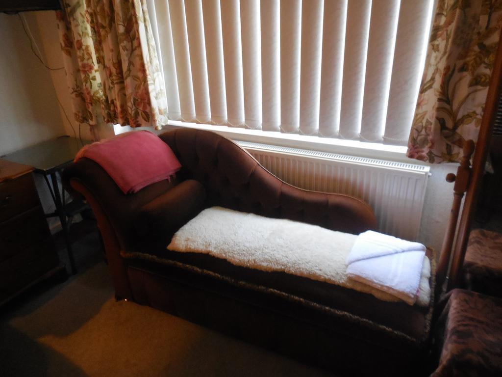 The Tulip Tree Guest House Wilmslow Room photo